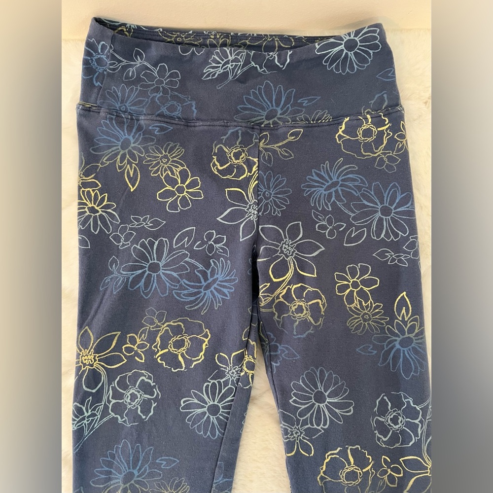 Girls Leggings Bundle Size 7/8 | SO Camo + Blue Floral + Black Doodle - Picture 8 of 13